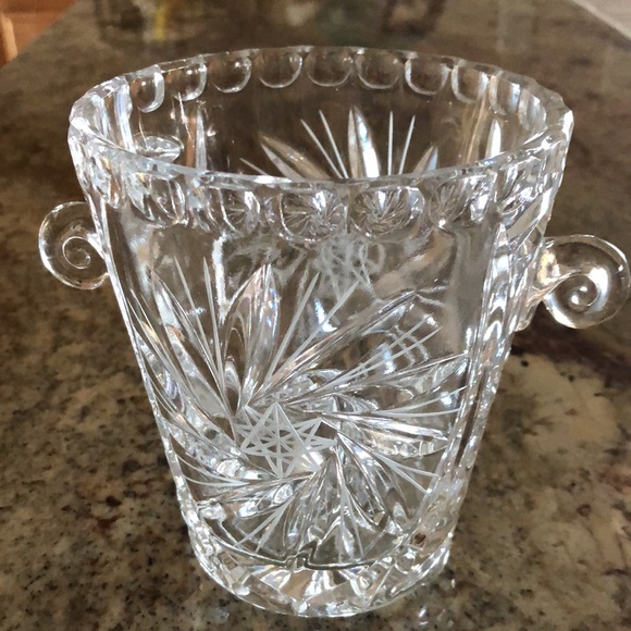 VINTAGE CRYSTAL CLEAR HEAVY POLISH LEAD CRYSTAL ICE BUCKET - Picture 1 of 6